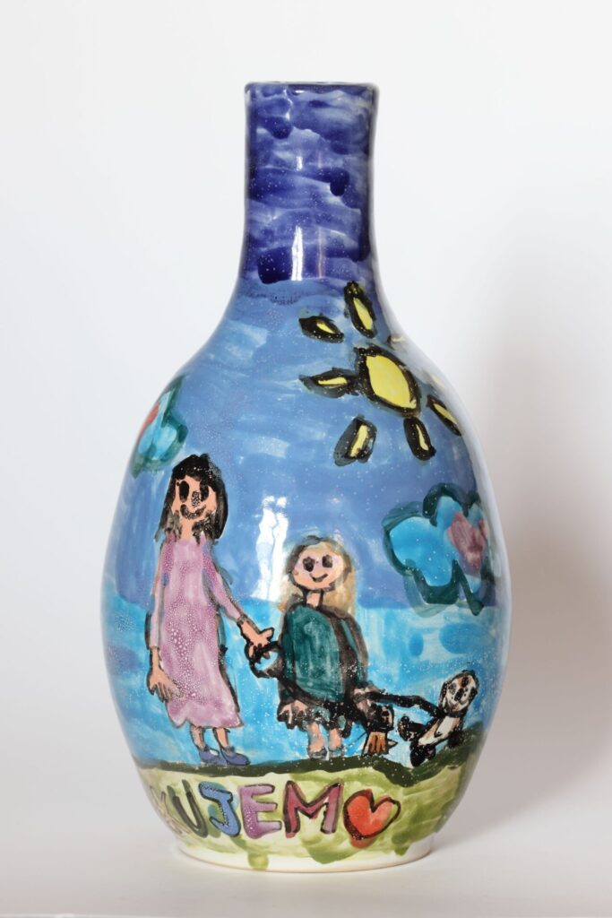 Maľovaná váza pre pani učiteľku. Terezka 9 rokov