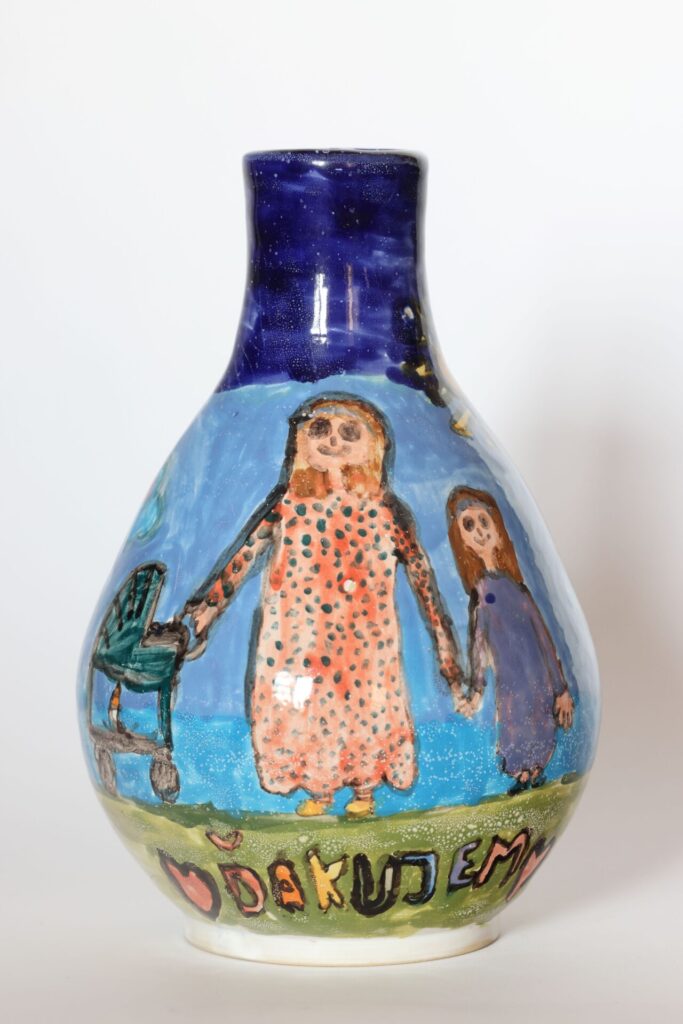 Maľovaná váza pre pani vychovávateľku. Terezka 9 rokov