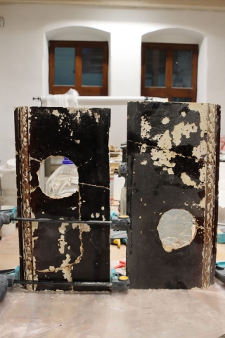 Lepenie soklových kachlíc