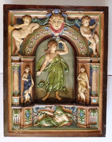 Veľká kachlica z prednej strany po reštaurovaní