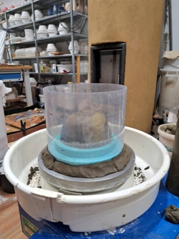 005 Model misky pripravený na zaliatie sadrou