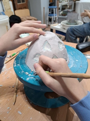 007 Deti špeciálnymi očkami vyškrabávajú dekor