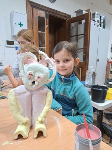 Glazovanie výrobkov, Maja so svojím strašidielkom