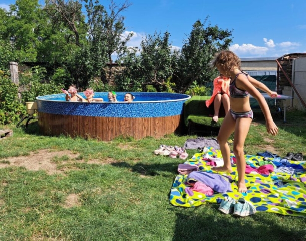 Po práci sa deti osviežili v bazéne