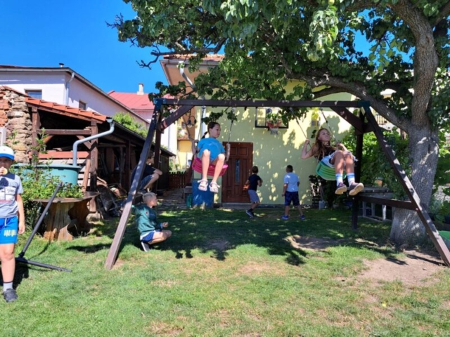 Prestávky trávili deti v záhrade