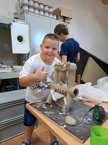 Tomáš so svojím zubatým strašidlom