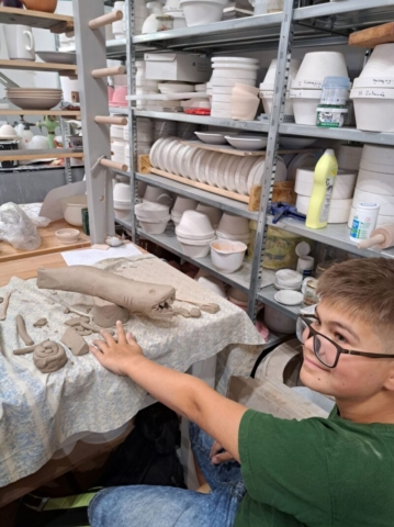 Dávid s rozpracovaným žralokom