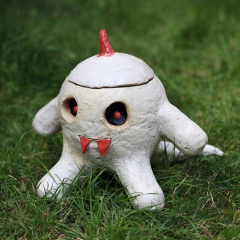 Adelkine strašidielko môže v sebe niečo aj ukryť