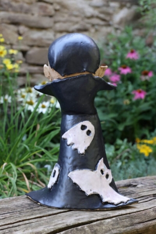 Adelkin Dracula mal prepracovaný aj plášť na zadnej strane