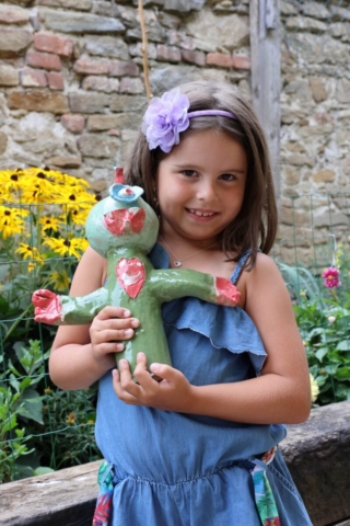 Hanka H, so svojím strašidielkom